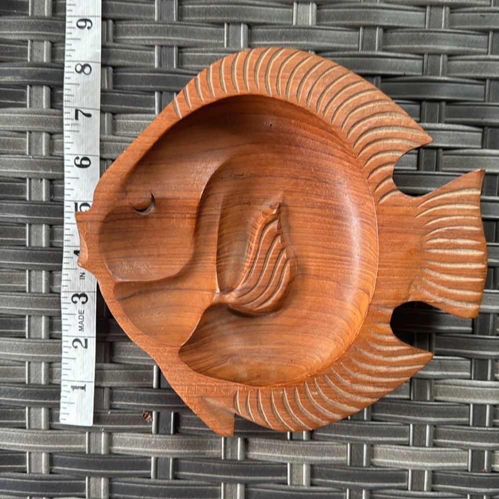 Vintage Wooden Fish-Shaped Bowl - Picture 2 of 3